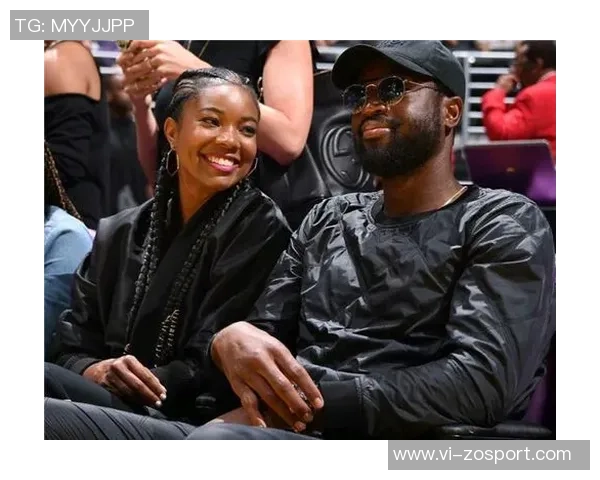 尤尼恩调侃韦德体型太大飞机卫生间无法容纳的趣事