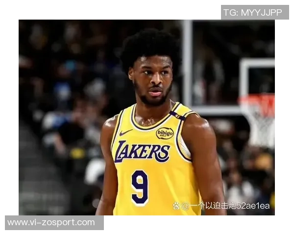 布朗尼单臂补扣震撼全场克内克特称赞他是兄弟太燃了 布朗尼单臂补扣震撼全场克内克特称赞他是兄弟太燃了